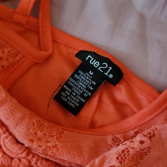 Cropped Tank Top - Picture 3 of 3